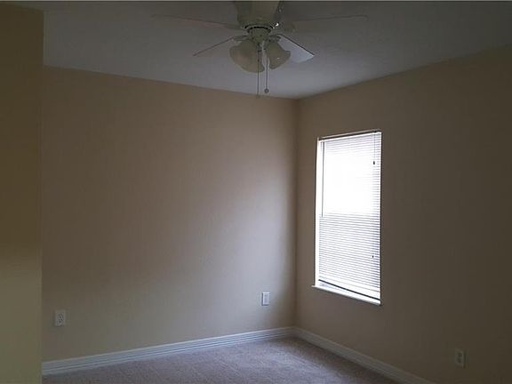 5th image of 406 W Avenue D