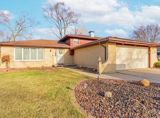 8135 Christeen Dr, Justice, IL 60458