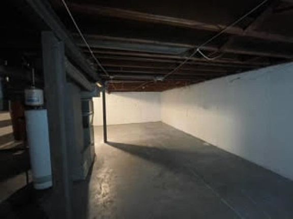 2nd image of 10658 Dunkeld Cir
