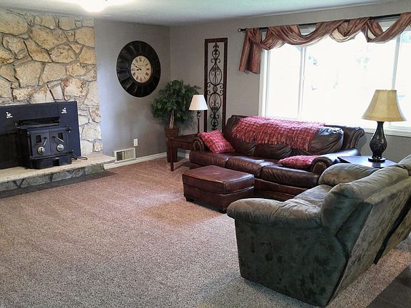 2nd image of 13516 NE 21st St