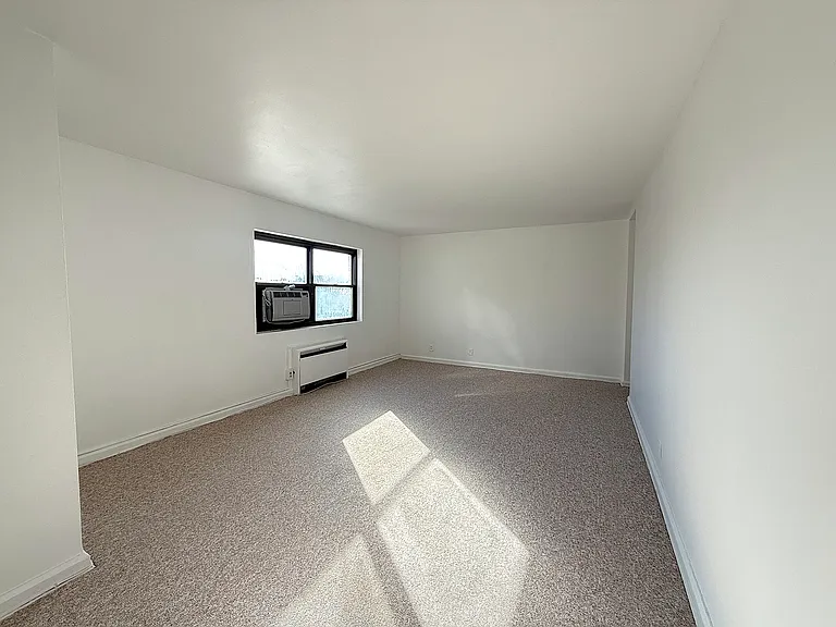 3031 Edwin Ave #5C — Photo 2