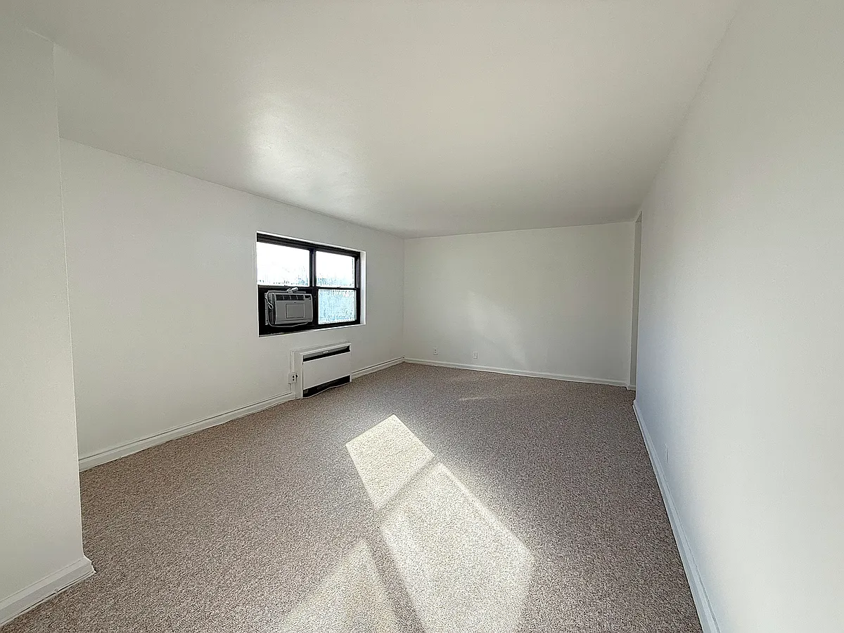 Building Photo - 3031 Edwin Ave #5C