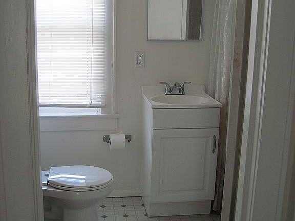 3rd image of 8945 Hammett Ave