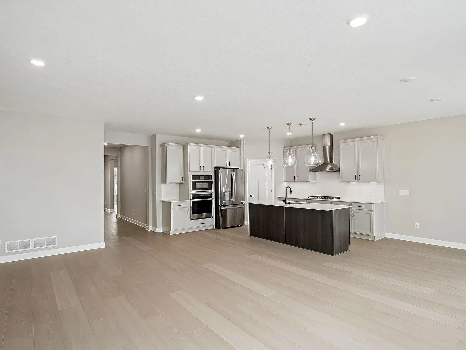 3 bed, 1874 sqft, $2,999 — Photo 2