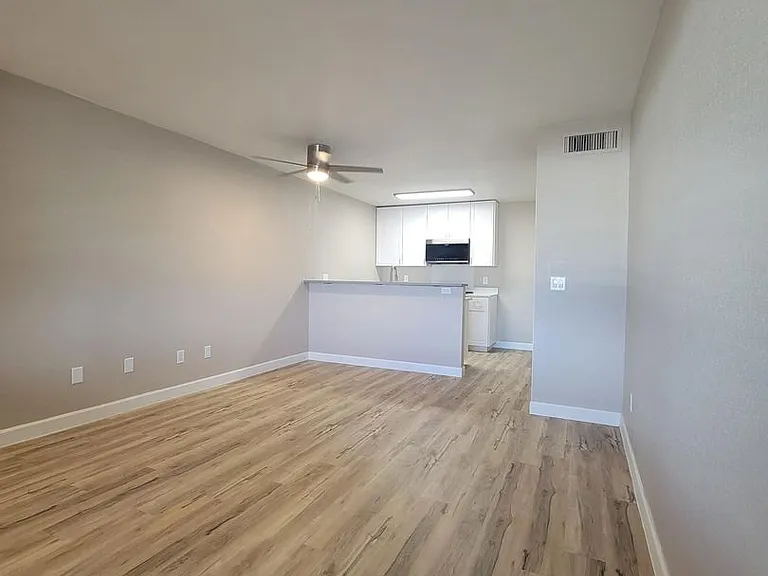 Sand Pebble Community *Renovated Units — Photo 37