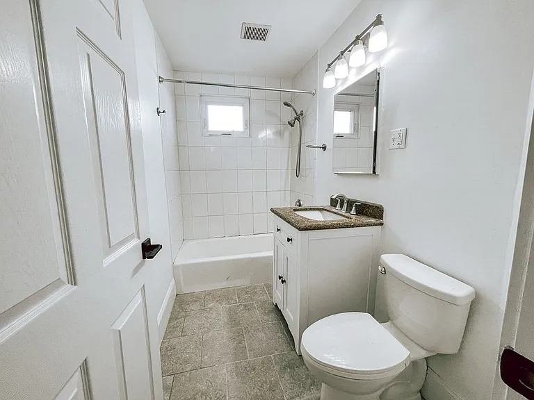 470 E 7th St #4 — Photo 11