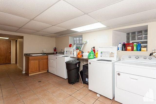 1st image of 1825 N Washtenaw Ave APT 3R