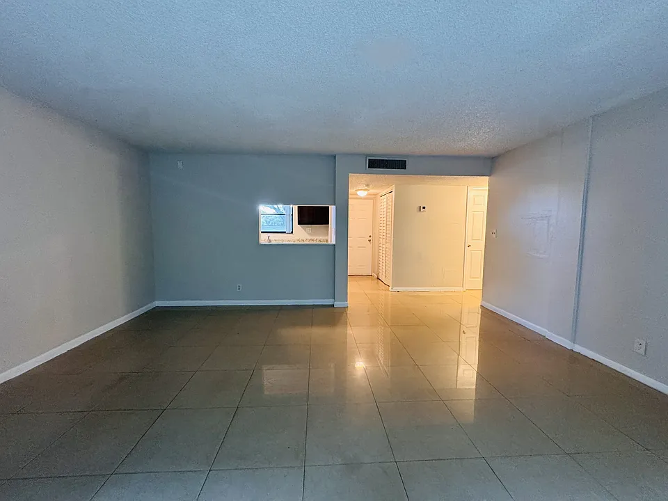 288 Pineview Dr #1