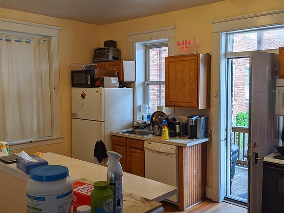 3rd image of 223 N Blvd
