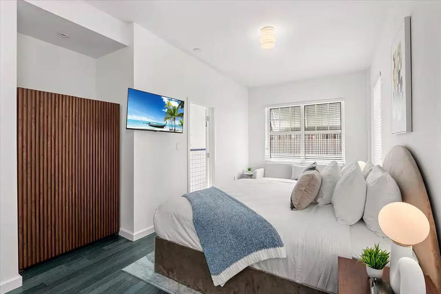 Studio, 1.0 bath, 355 sqft, $6,660 — Photo 4