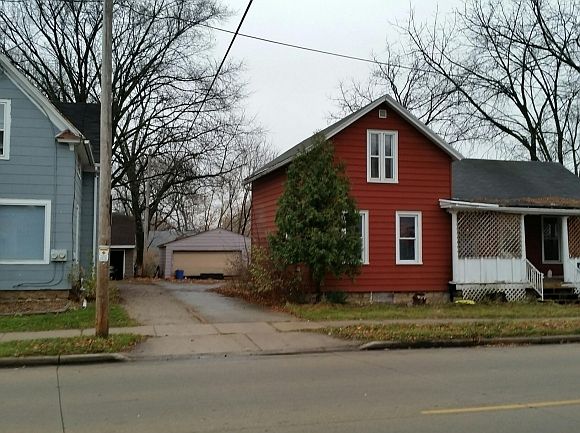 2nd image of 1008 N Oneida St