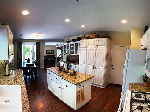 4th image of 10175 Boyd Dr