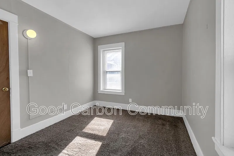 1 bed, 1.0 bath, $995 — Photo 4