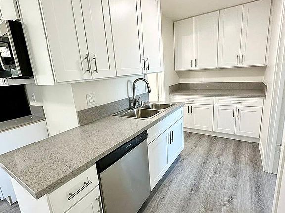 5th image of 1944 S Broadway #10939413