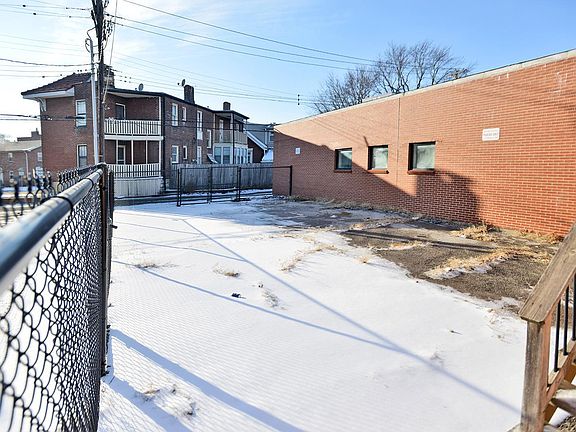 3rd image of 4135 S Grand Blvd