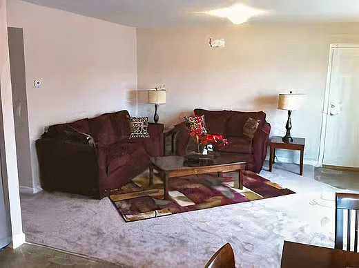 Oak Grove Apartments — Photo 3