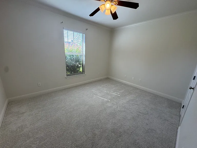 106 Horseguards Ave — Photo 16