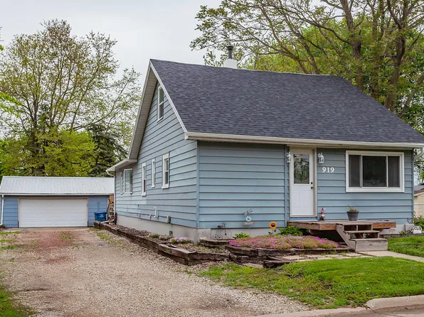 919 Randolph St, Des Moines, IA 50315