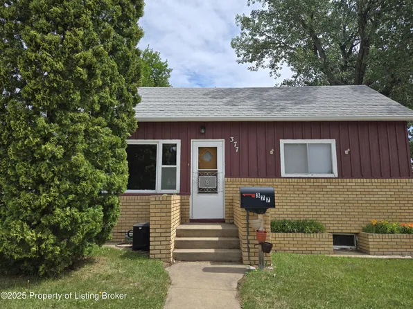 377 1st Ave SW, Dickinson, ND 58601