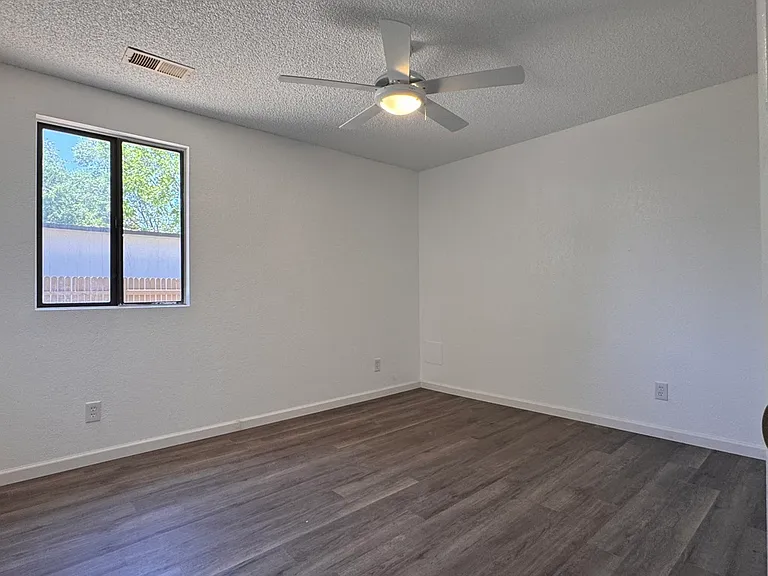 2924 N Rose St #B — Photo 9