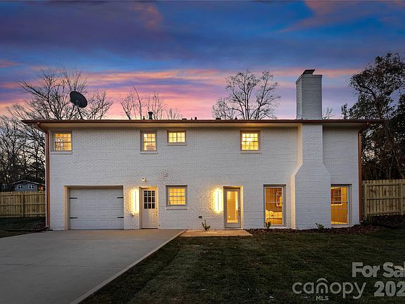 5th image of 2333 Wensley Dr