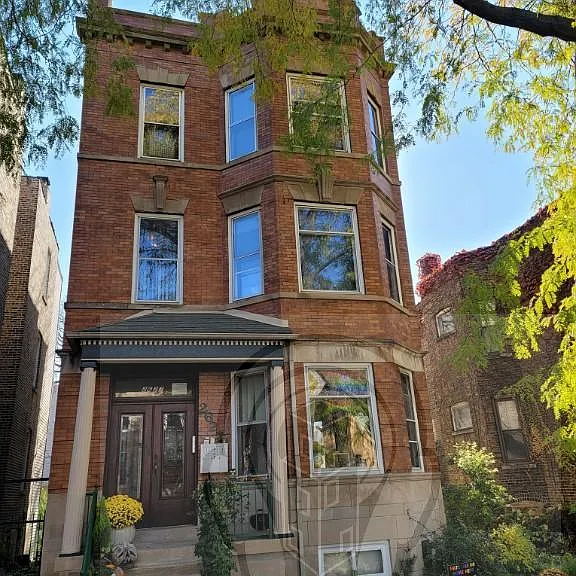 2627 W Walton St #3 — Photo 1