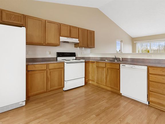 5th image of 883 Crestwood Dr