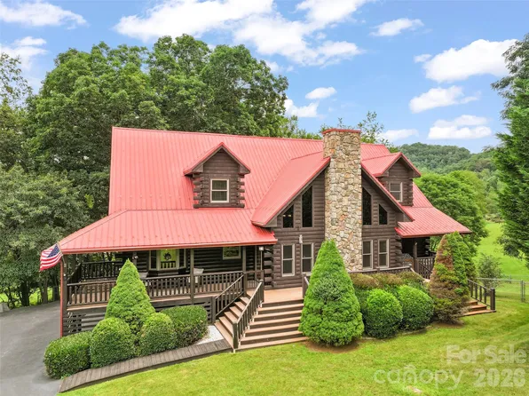 42 Chinaberry Ct, Waynesville, NC 28785