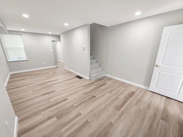 6122 Edmund St, Philadelphia, PA 19135