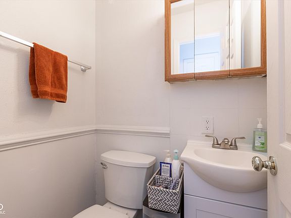 4th image of 3217 Winton Ave