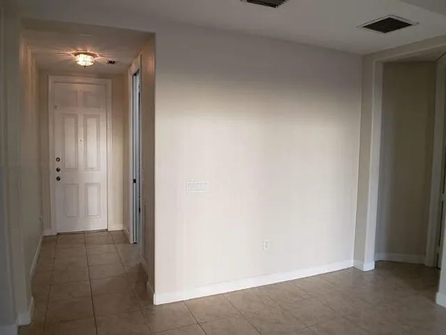8207 NW 128th Ln — Photo 3