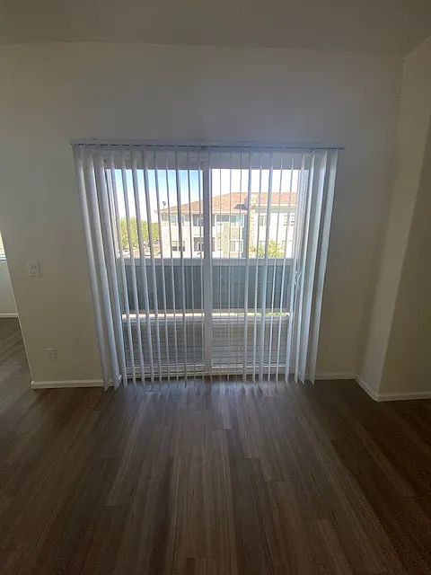 3 bed, 2.0 bath, 1276 sqft, $2,195 — Photo 3