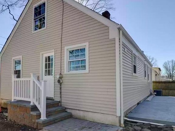 Side entrance to Kitchen and Basement