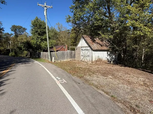 702 Middleboro Rd, Oregonia, OH 45054