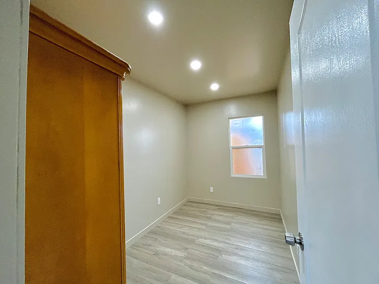 1711 W 84th Pl #1/2 — Photo 5