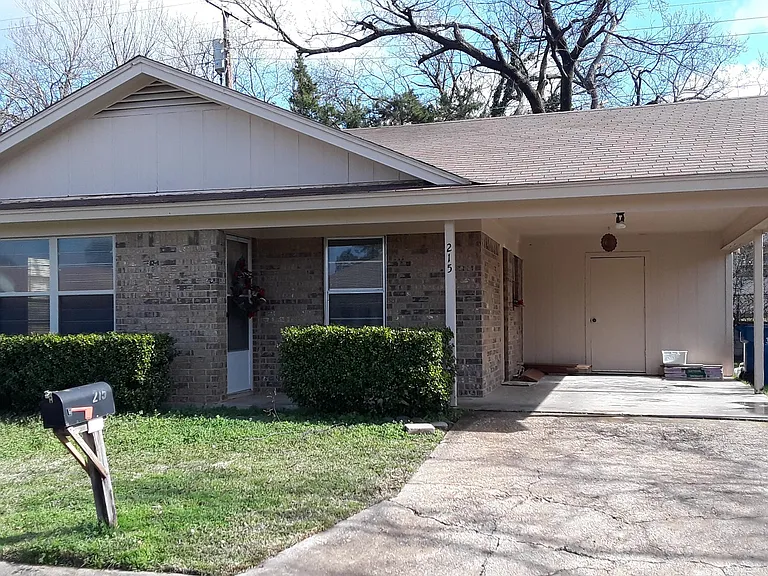 215 Fireside Village Dr — Photo 1