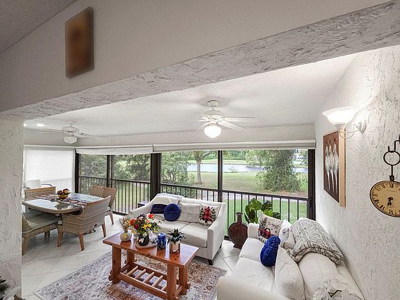 2nd image of 9286 Vista Del Lago #35b