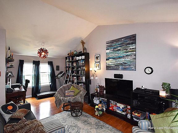 5th image of 1330 Fairfield Ct