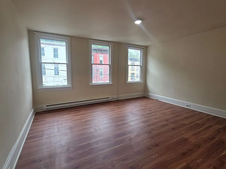 721 W Market St — Photo 11