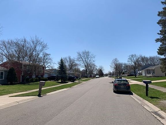 3rd image of 6050 S Ivanhoe Ave