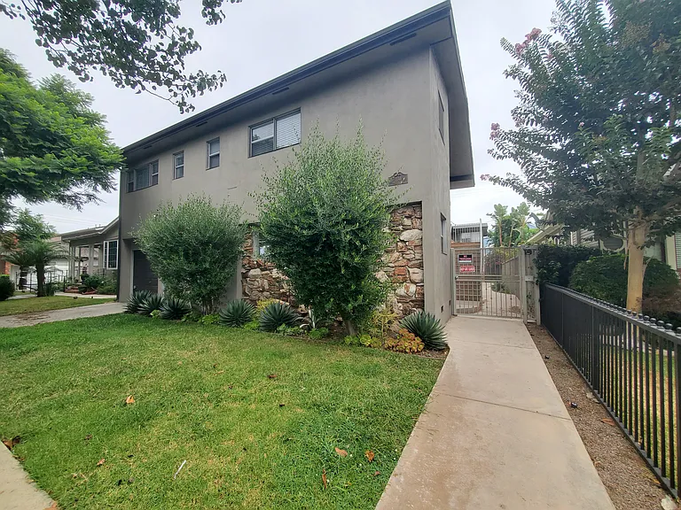 330 Orizaba Ave #2 — Photo 15
