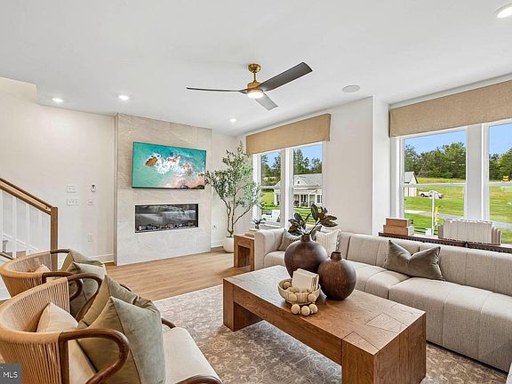 3rd image of 42596 Waxpool Rd