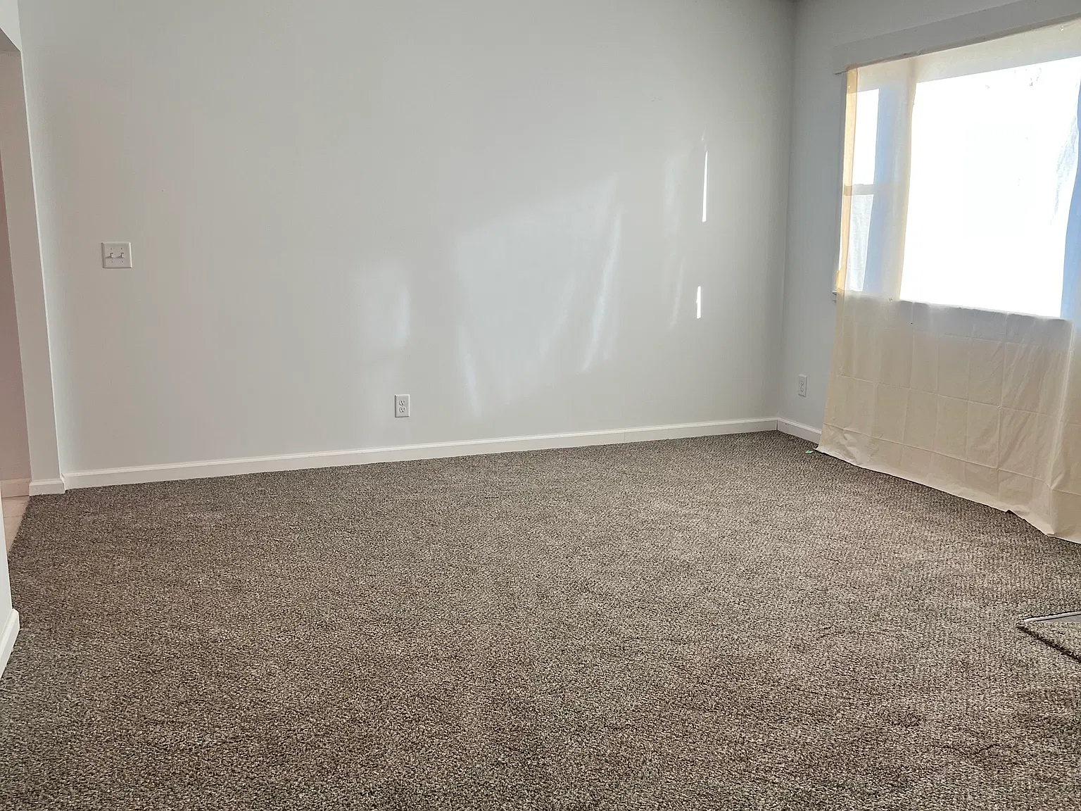 3 bed, 912 sqft, $1,550 — Photo 3