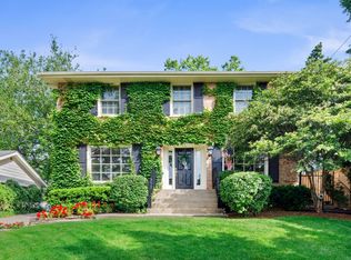 209 Harris Ave, Clarendon Hills, IL 60514