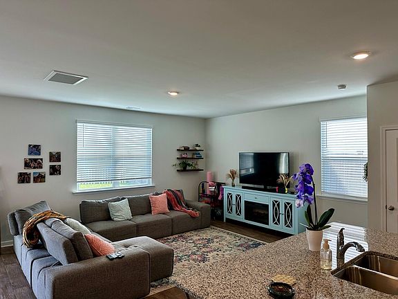 2nd image of 516 Sybilwood Ln