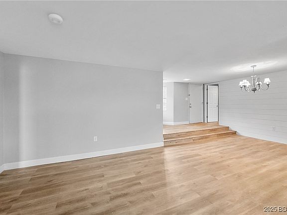 4th image of 15 Waterfall Cir #2B