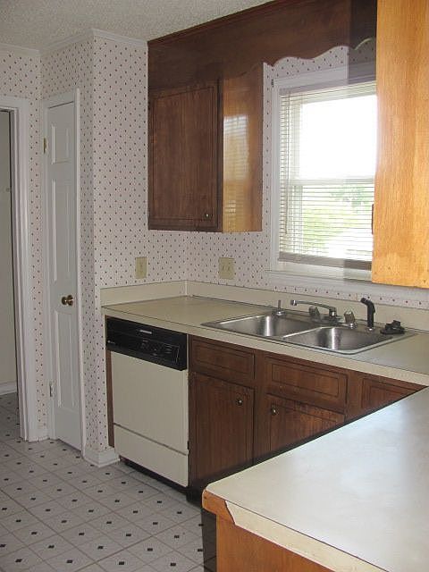 2nd image of 1104 Progressive Ln