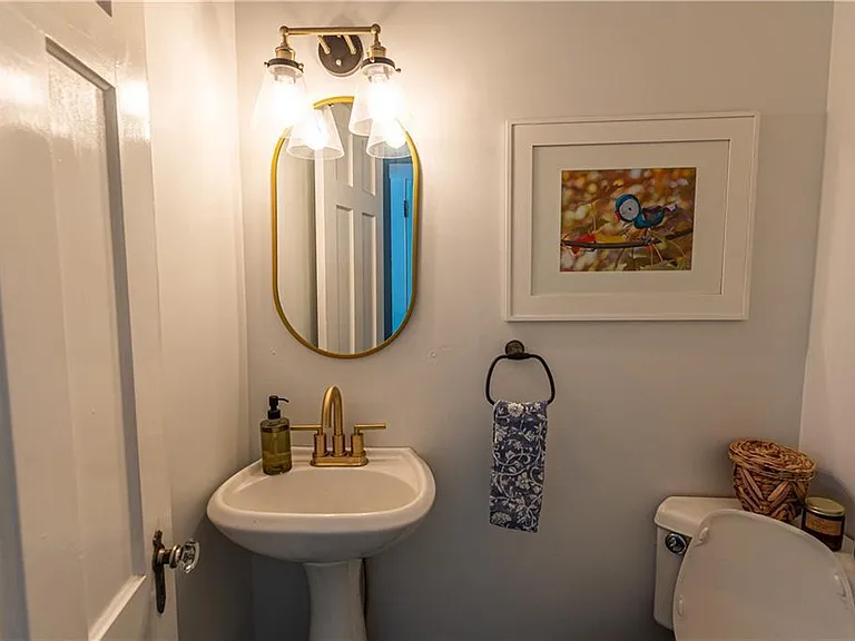 212 Roosevelt Ave — Photo 12