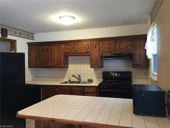 5th image of 9129 Hickory Cir