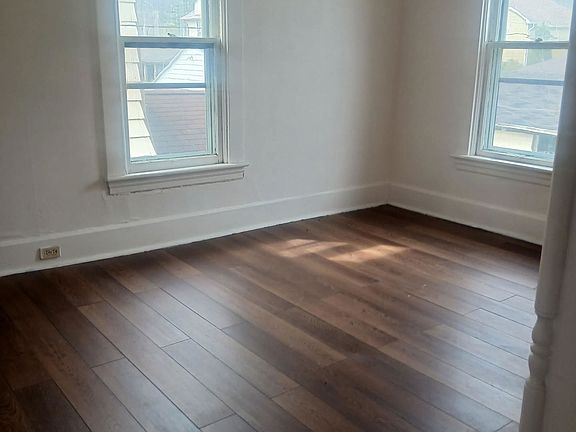 4th image of 129 Field Ln